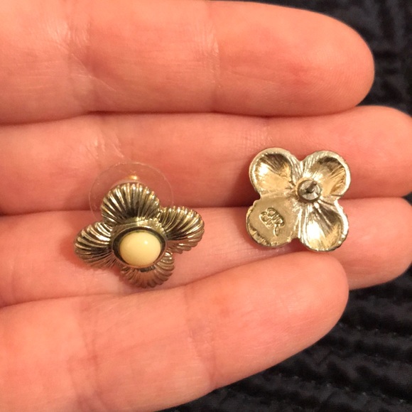 Banana Republic gold shell earrings - Picture 2 of 4